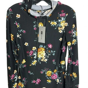 NWT  SM & MED 🇨🇦 women s black hoodie. With colorful flowers,super lightweight